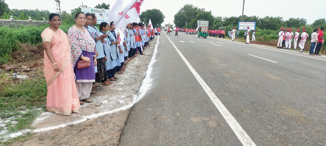 MEGA PLANTATION PROGRAMME  300 YRC Volunteers of the college planted 500 saplings on the National Highway-30 running adjacent to college.