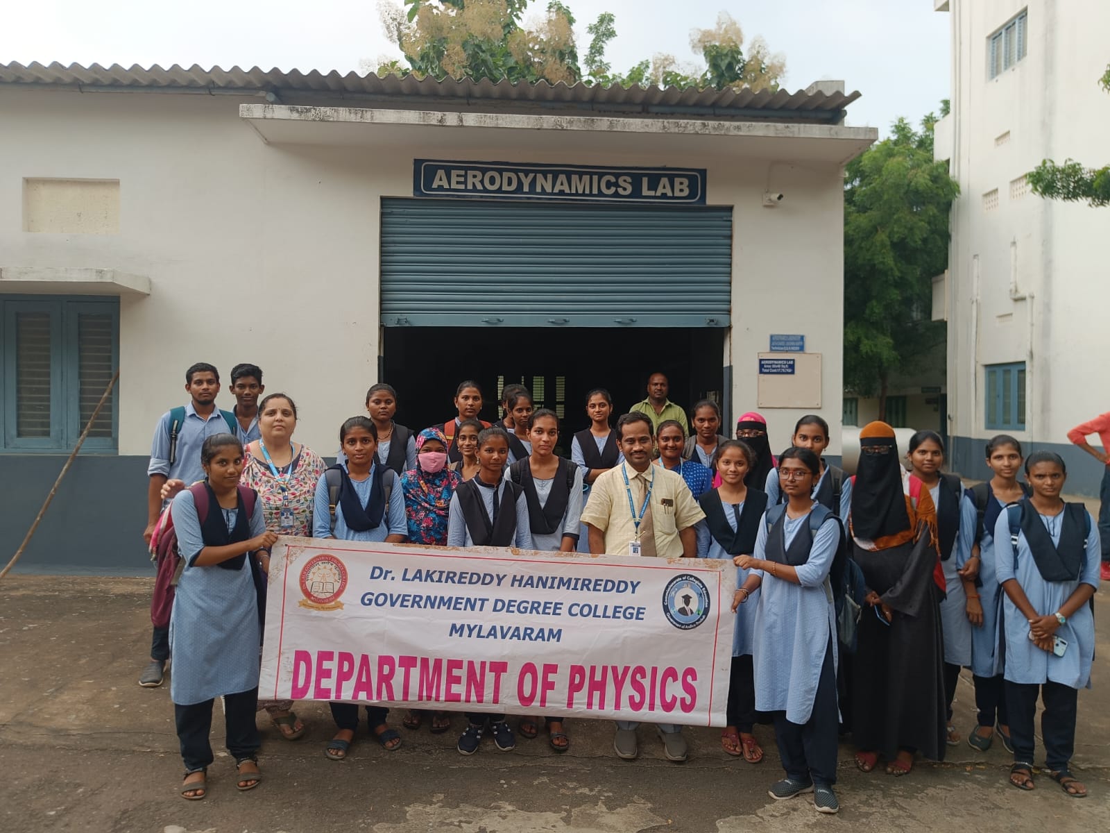 DEPARTMENT OF PHYSICS  FIELD TRIP TO AEROSPACE ENGINEERING DEPARTMENT OF LBRCE