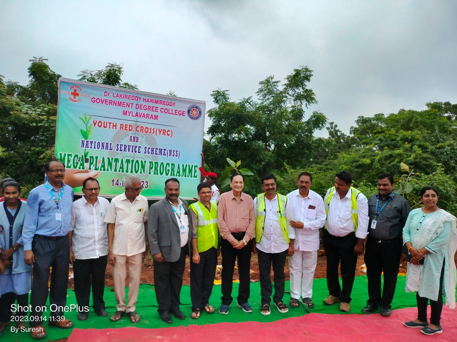 MEGA PLANTATION PROGRAMME  300 YRC Volunteers of the college planted 500 saplings on the National Highway-30 running adjacent to college.