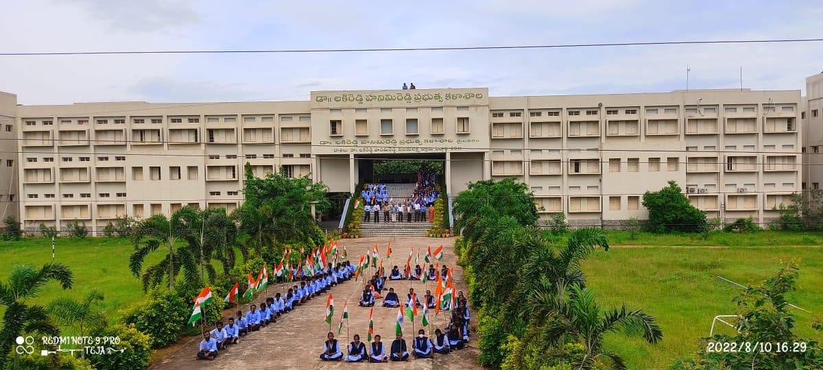 Dr. Lakireddy Hanimireddy  Govt. Degree College Mylavaram  Respected Sir,   The Youth Red Cross volunteers of the college distributed free national flags among the students to observe 'Har Ghar Tiranga' programme.  The volunteers formed 75 number to 