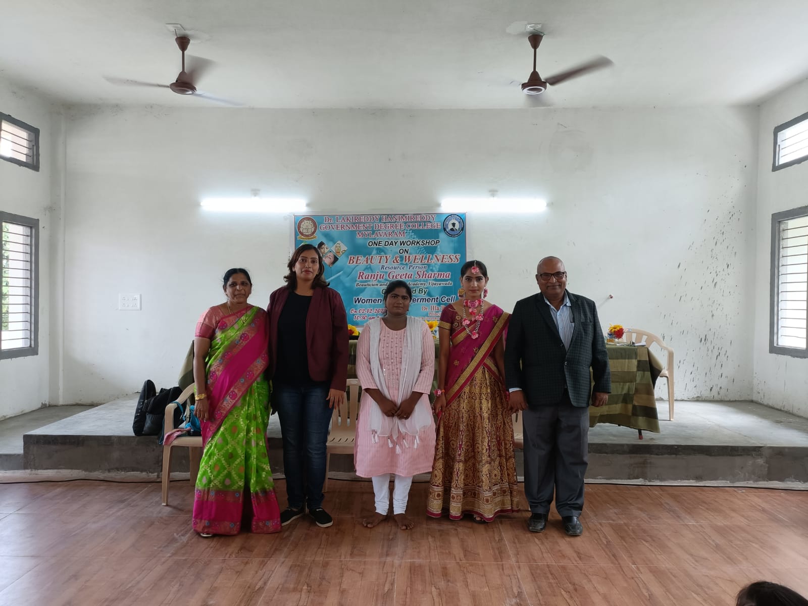 Today our Women Empowerment Cell conducted One Day Workshop on BEAUTY AND WELLNESS for girl students. Mrs. Ranju Geetha Sharma  attended as the Resource Person.  She explained the signifince of skin  care, make up, yoga and health. A demo was conduct