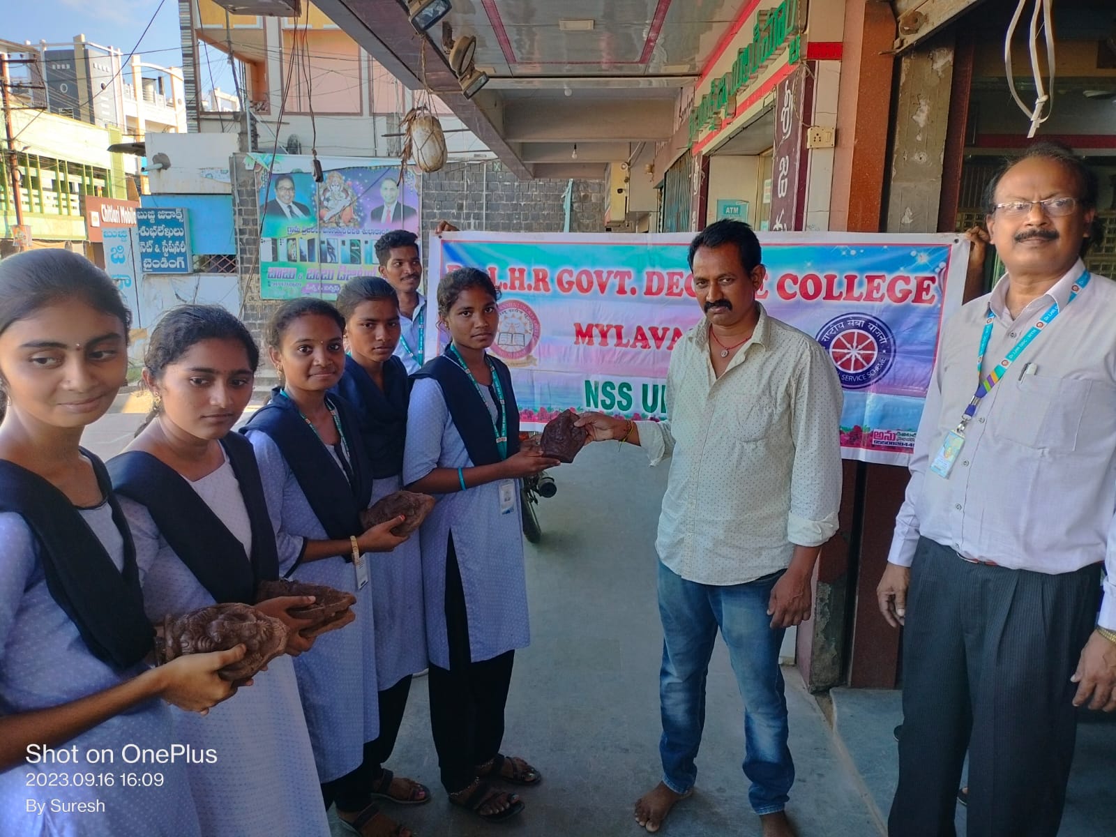 DISTRIBUTION OF CLAY GANAPATHI IDOLS BY NSS VOLUNTEERS