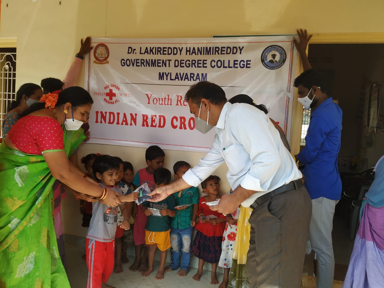 DISTRIBUTING MASKS FOR CHILDREN