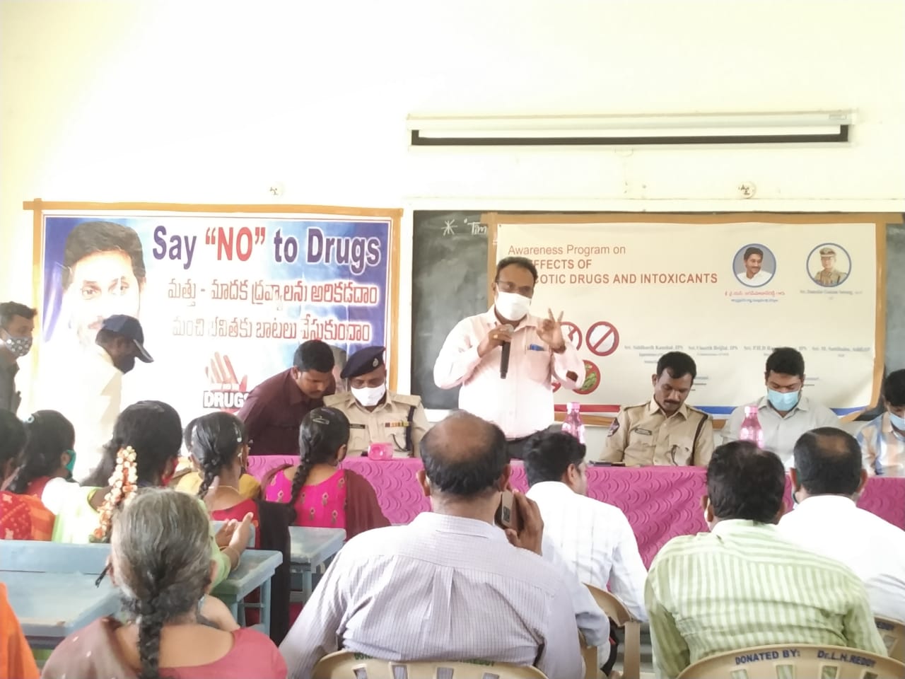â€œSAY NO TO DRUGSâ€ Programme by  Special Enforcement dept. & Excise dept. of Mylavaram mandal & Nuzvid division was conducted  on 23/10/2021 in which ACP of Vijayawada Sri.M.Nukaratnam  has participated.