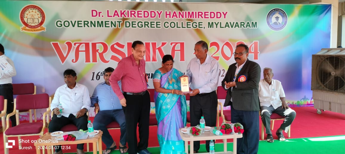 Participated in College Annual Day celebrations  and received an achiever award on attaining 100% results in English