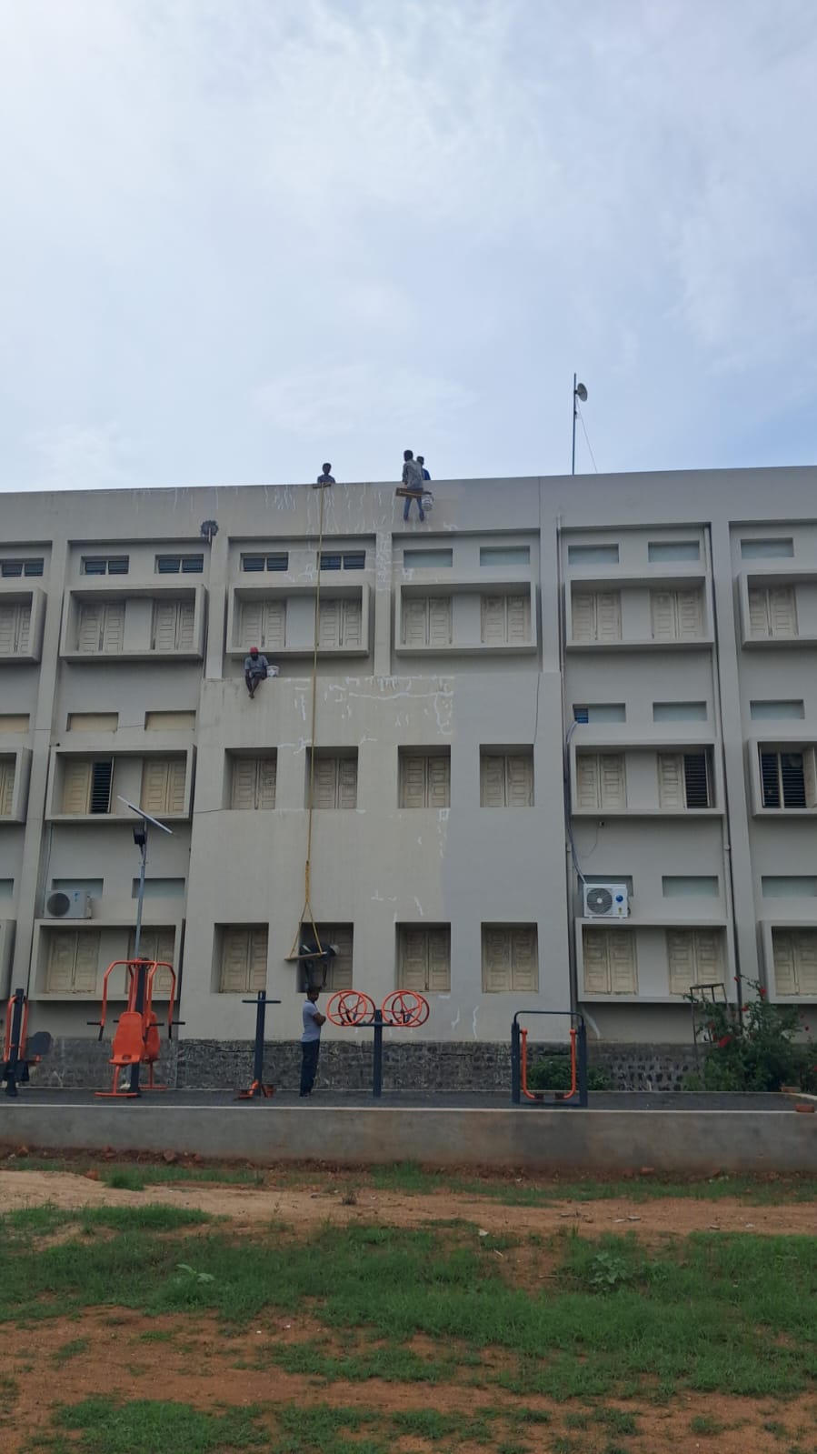 AINTING WORK OF THE COLLEGE IN PROGRESS Dr. Lakireddy Hanimireddy, the founder donor, is getting the whole college painted with approximate cost of Rs. 18 Lakhs.
