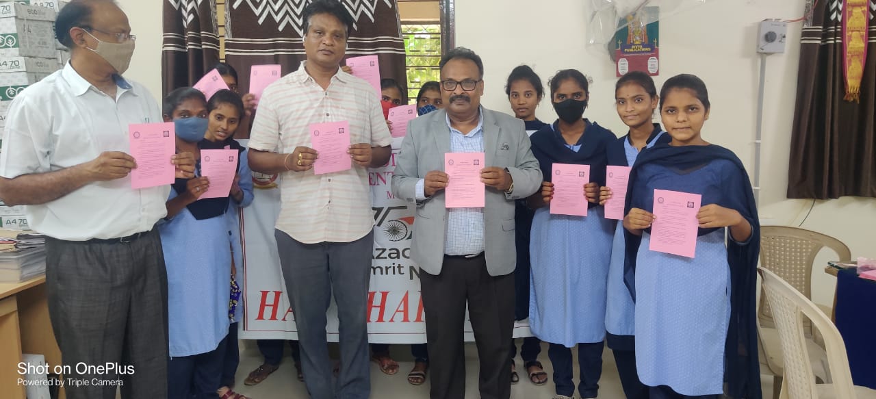 Dr. Lakireddy Hanimireddy Govt. Degree College Mylavaram CAMPAIGN ON FLAG CODE The NSS Volunteers of the college published pamphlets on FLAG CODE to be followed while hoisting national flag on houses as part of 'Har Ghar Tiranga'. MRO, Mylavaram S